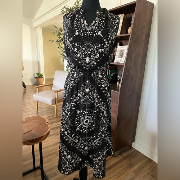 Talbots NEW Black & White Geometric/Handkerchief Sleeveless Midi Dress Medium - Picture 2 of 8